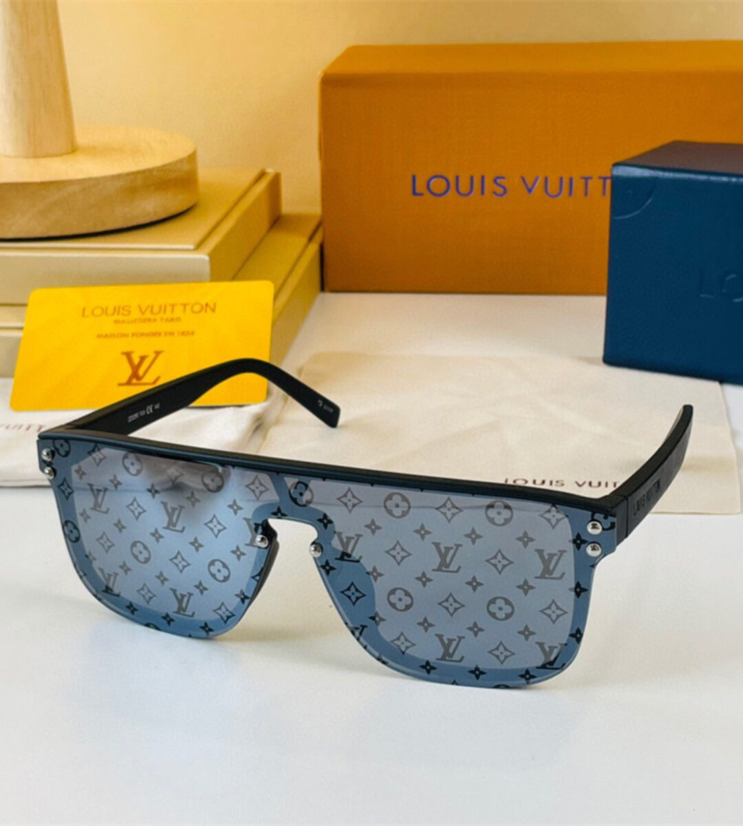 Louis Vuitton Waimea Zonnebril Zwart