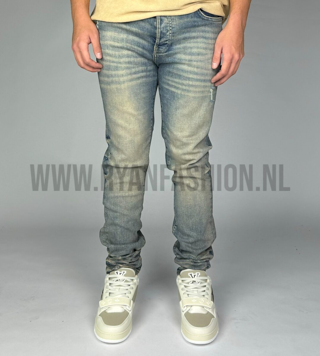 Amiri Slim Fit Washed Jeans 001