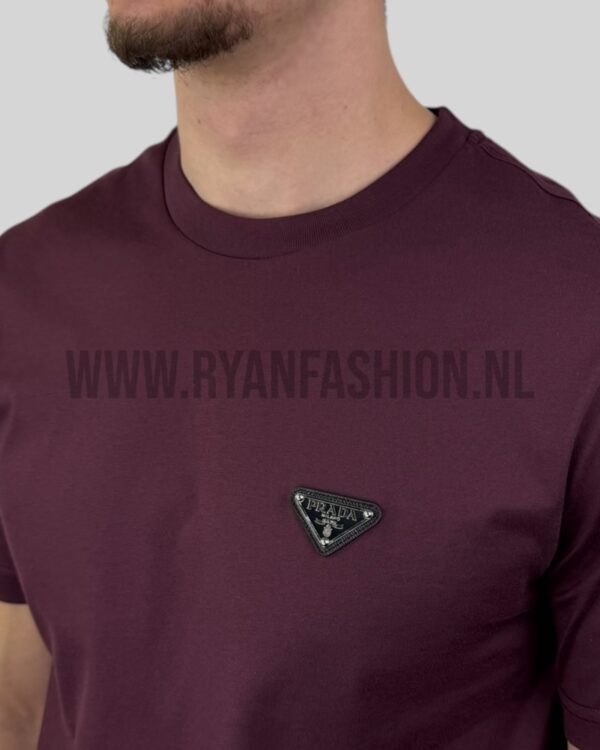 Prada Logo Patch T-Shirt Bordeaux - Afbeelding 3